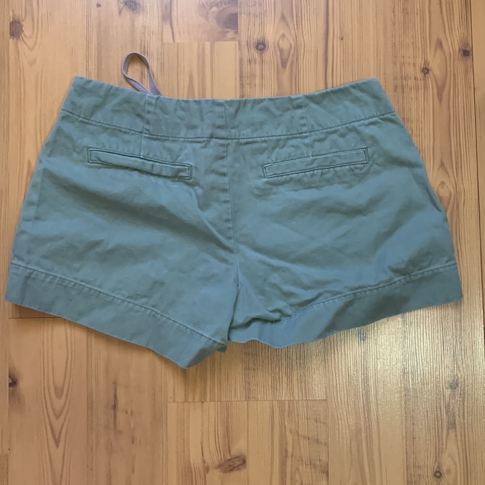 GAP Shorts - Picture 2 of 2